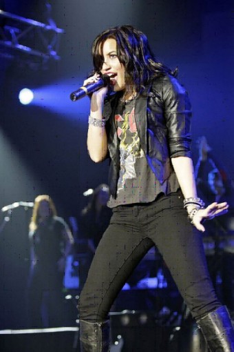 Sennheiser сопровождает Demi Lovato в ее летнем туре 2009 года по США “Here We Go Again”