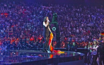 Певица Лена (Германия) , победительница конкурса Евровидение 2010 благодарит аудиторию за поддержку. фото сделано (с) Ральф Ларманн