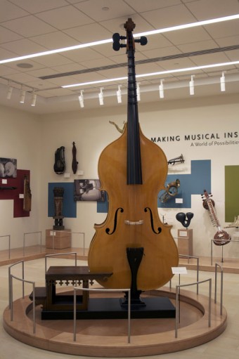 Большие и малые музыкальные инструменты со всего могут быть услышаны в Музее Музыкальных Инструментов в Финиксе благодаря системе guidePORT