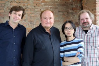 Аудио команда (слева направо): продюсер записи Якоб Гендель, Гюнтер Паулер из Stockfisch Records, ассистент записи Перси Чан и музыковед Ганс-Йорг Маукш