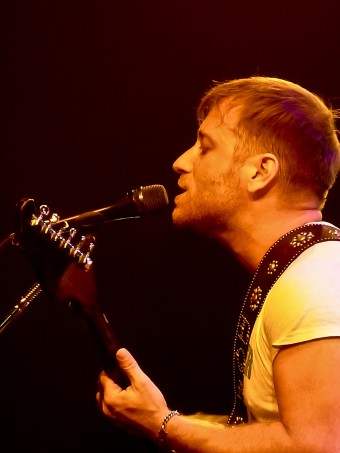 Дэн Орбах, гитарист и вокалист The Black Keys, со своим e 945