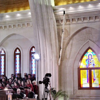 Компактная звуковая система от K-Array убирает реверберацию в Ливанской церкви
