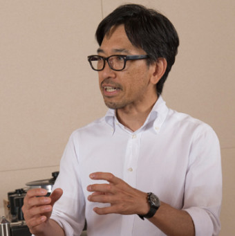 Томоюкі Ніізума (менеджер конструкторської групи відділу розвитку та планування компанії)