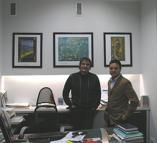 Игнасио Чулиа (D.A.S.Audio), Дмитрий Локшин (Индиго), Винсент Ван Гог (репродукции) - в новом офисе Индиго Мьюзик. 17 октября 2006 г.