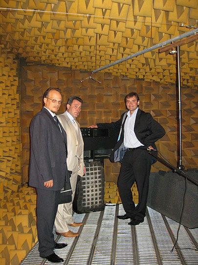 В измерительной комнате D.A.S.Audio. Валенисия 2009.