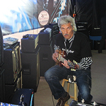Сергей Хапилин-консультант гитарного департамента Индиго. Муз.Ярмарка 2010.г.Киев.