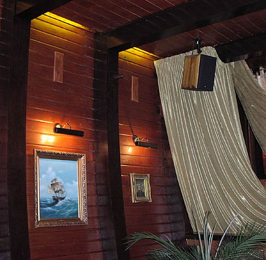 DAS Audio MONITOR 8 внутри одной из комнат корабля.