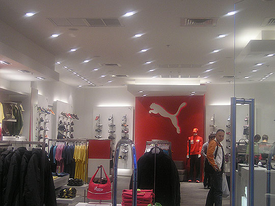 Потолочная акустика от D.A.S.Audio в торговом зале.