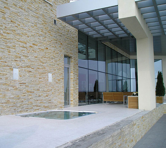 D.A.S. Factor8 - в стене.