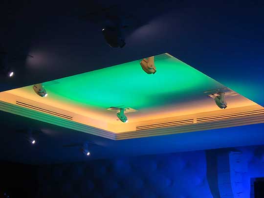 ROBE Recessed Spot 170 и ANOLIS ArcLineMicro36 в световом содружестве.